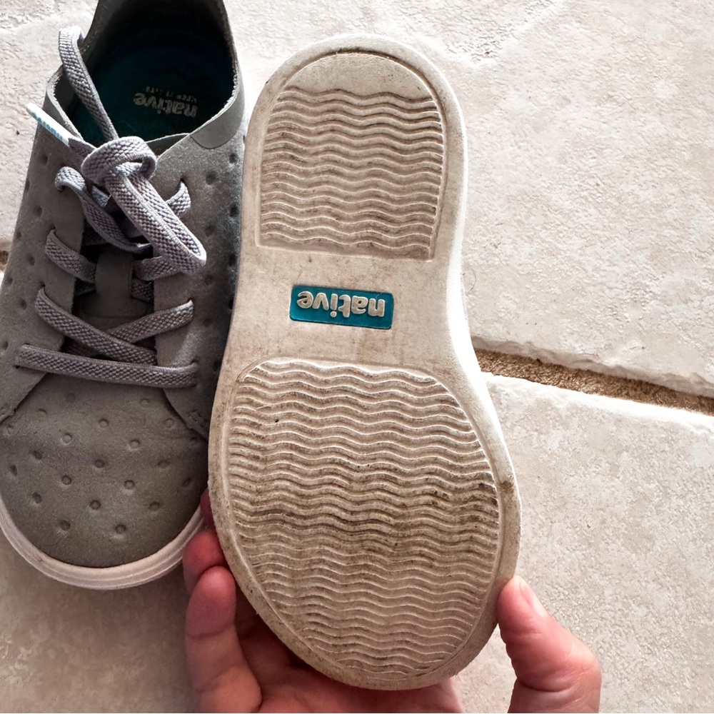 Native 🇨🇦 • Sneakers - Picture 2 of 4